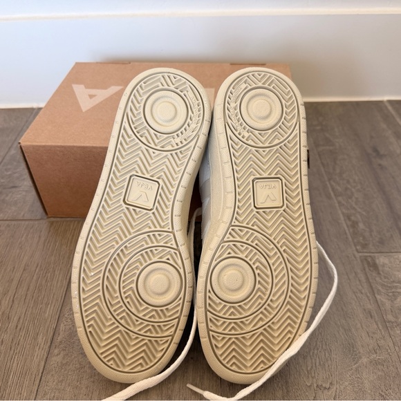 Veja V-10 B-mesh and Leather women’s sneaker (EU37) NWIB/NWT - Picture 5 of 7